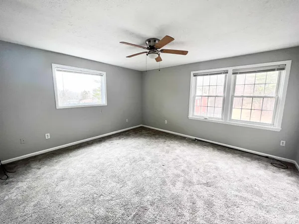 $2,600 | 83 Derryfield Court, Manchester, NH 03104