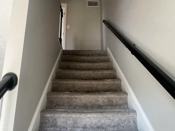 $2,600 | 83 Derryfield Court, Manchester, NH 03104