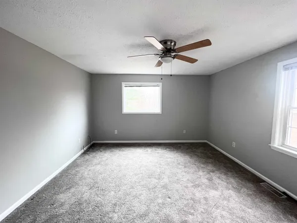 $2,600 | 83 Derryfield Court, Manchester, NH 03104