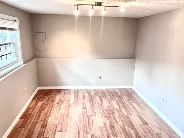 $2,600 | 83 Derryfield Court, Manchester, NH 03104