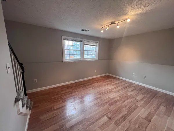 $2,600 | 83 Derryfield Court, Manchester, NH 03104