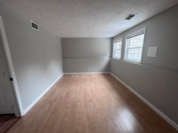 $2,600 | 83 Derryfield Court, Manchester, NH 03104