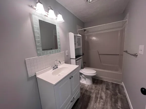 $2,600 | 83 Derryfield Court, Manchester, NH 03104