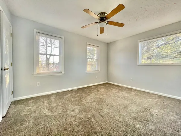 $2,600 | 83 Derryfield Court, Manchester, NH 03104