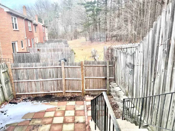 $2,600 | 83 Derryfield Court, Manchester, NH 03104