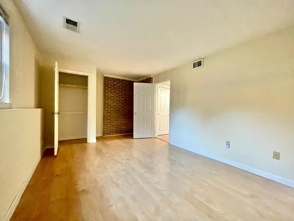 $2,600 | 83 Derryfield Court, Manchester, NH 03104