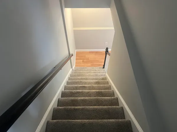 $2,600 | 83 Derryfield Court, Manchester, NH 03104