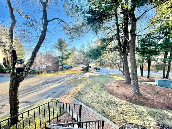 $2,600 | 83 Derryfield Court, Manchester, NH 03104