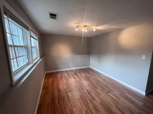 $2,600 | 83 Derryfield Court, Manchester, NH 03104