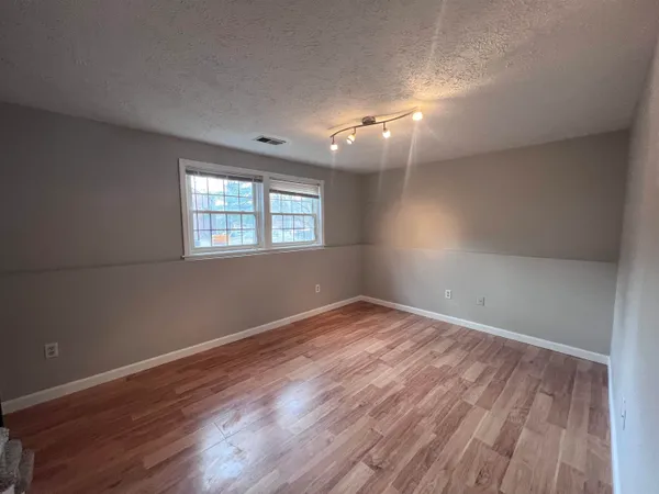 $2,600 | 83 Derryfield Court, Manchester, NH 03104