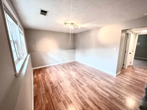 $2,600 | 83 Derryfield Court, Manchester, NH 03104