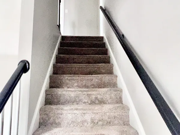 $2,600 | 83 Derryfield Court, Manchester, NH 03104