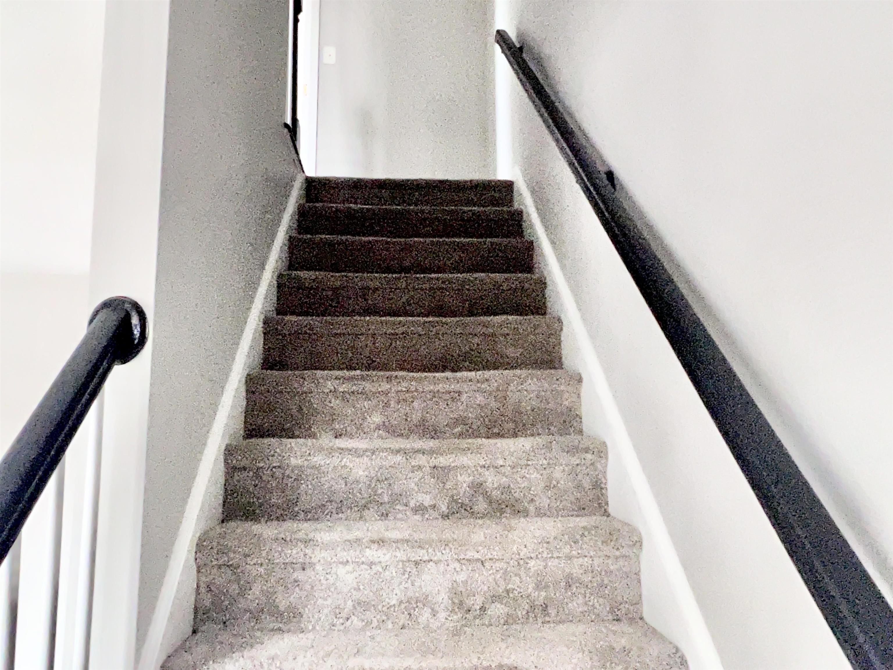 83 Derryfield Court Manchester, NH 03104 - Photo 4 of 38