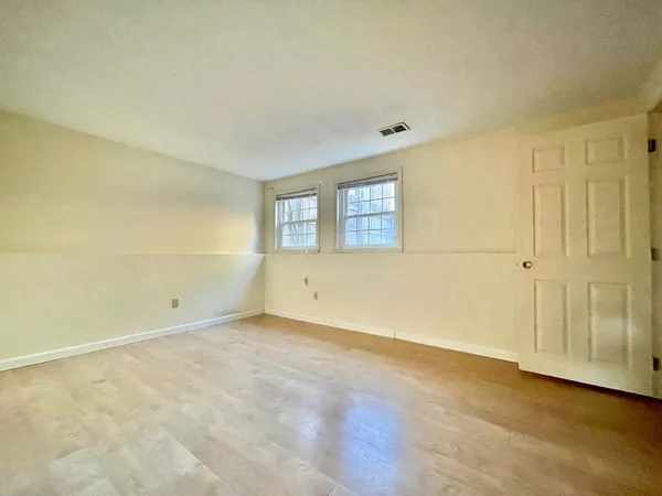 $2,600 | 83 Derryfield Court, Manchester, NH 03104