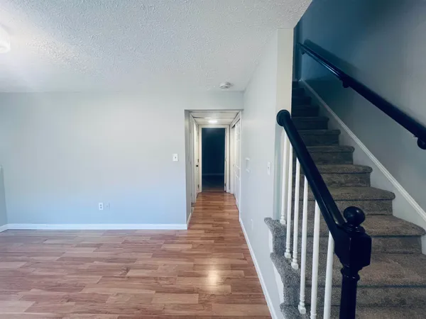 $2,600 | 83 Derryfield Court, Manchester, NH 03104