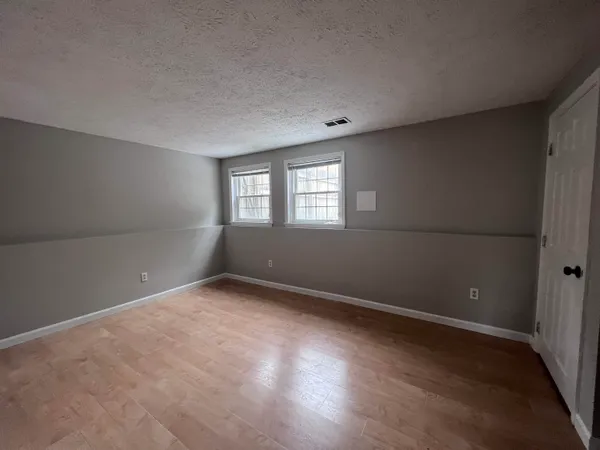 $2,600 | 83 Derryfield Court, Manchester, NH 03104