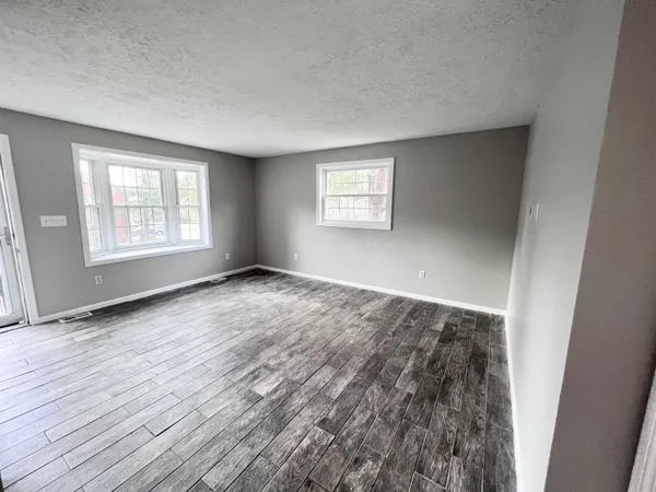 $2,600 | 83 Derryfield Court, Manchester, NH 03104