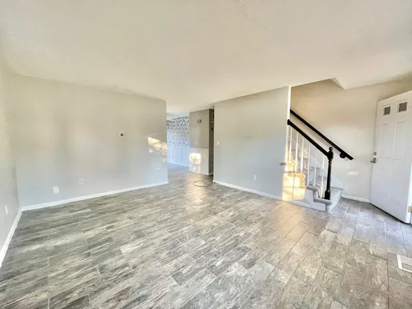 $2,600 | 83 Derryfield Court, Manchester, NH 03104