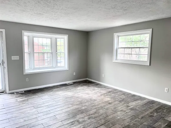 $2,600 | 83 Derryfield Court, Manchester, NH 03104