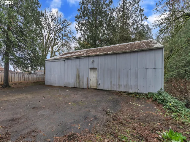 a black and white photo of a house