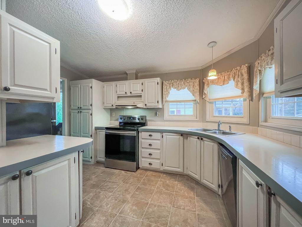 13 Clovedale Way Souderton, PA 18964 - Photo 12 of 33 a kitchen with granite countertop a sink stove and refrigerator