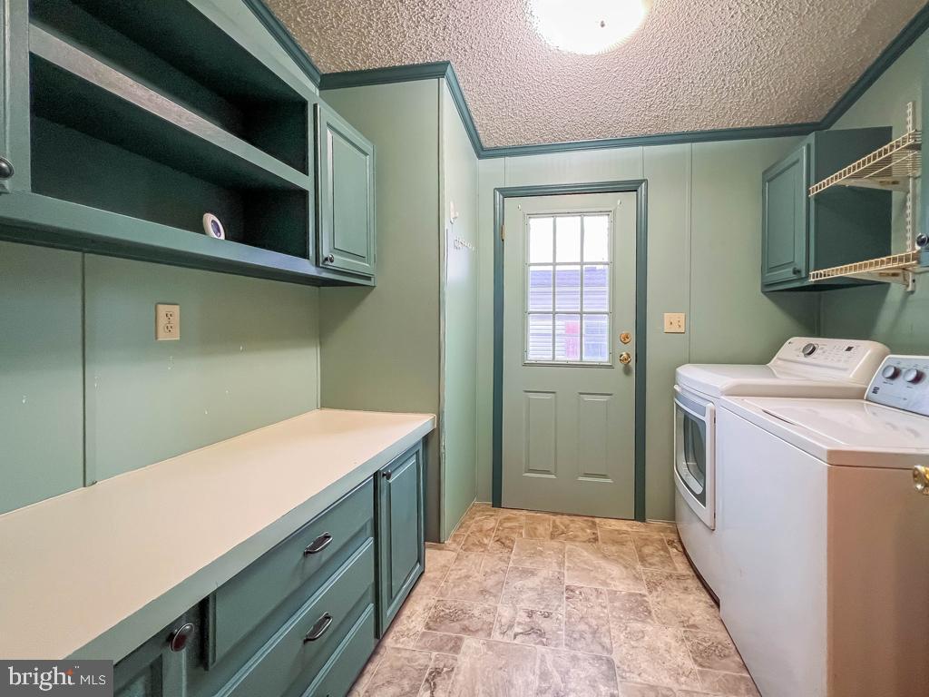13 Clovedale Way Souderton, PA 18964 - Photo 29 of 33 a utility room with dryer and washer