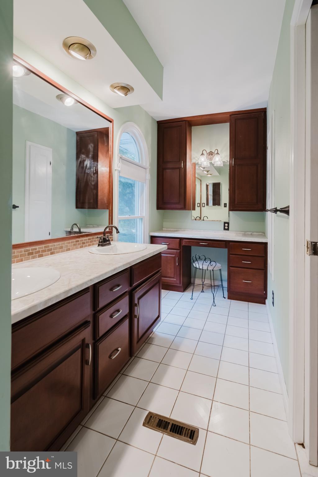 305 Stamford Drive Newark, DE 19711 - Photo 28 of 51 Primary bathroom with double sinks and vanity area