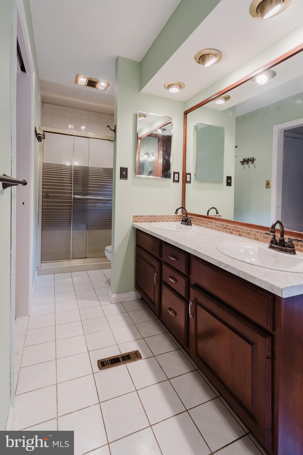 305 Stamford Drive Newark, DE 19711 - Photo 29 of 51 Primary bathroom with double sinks and vanity area