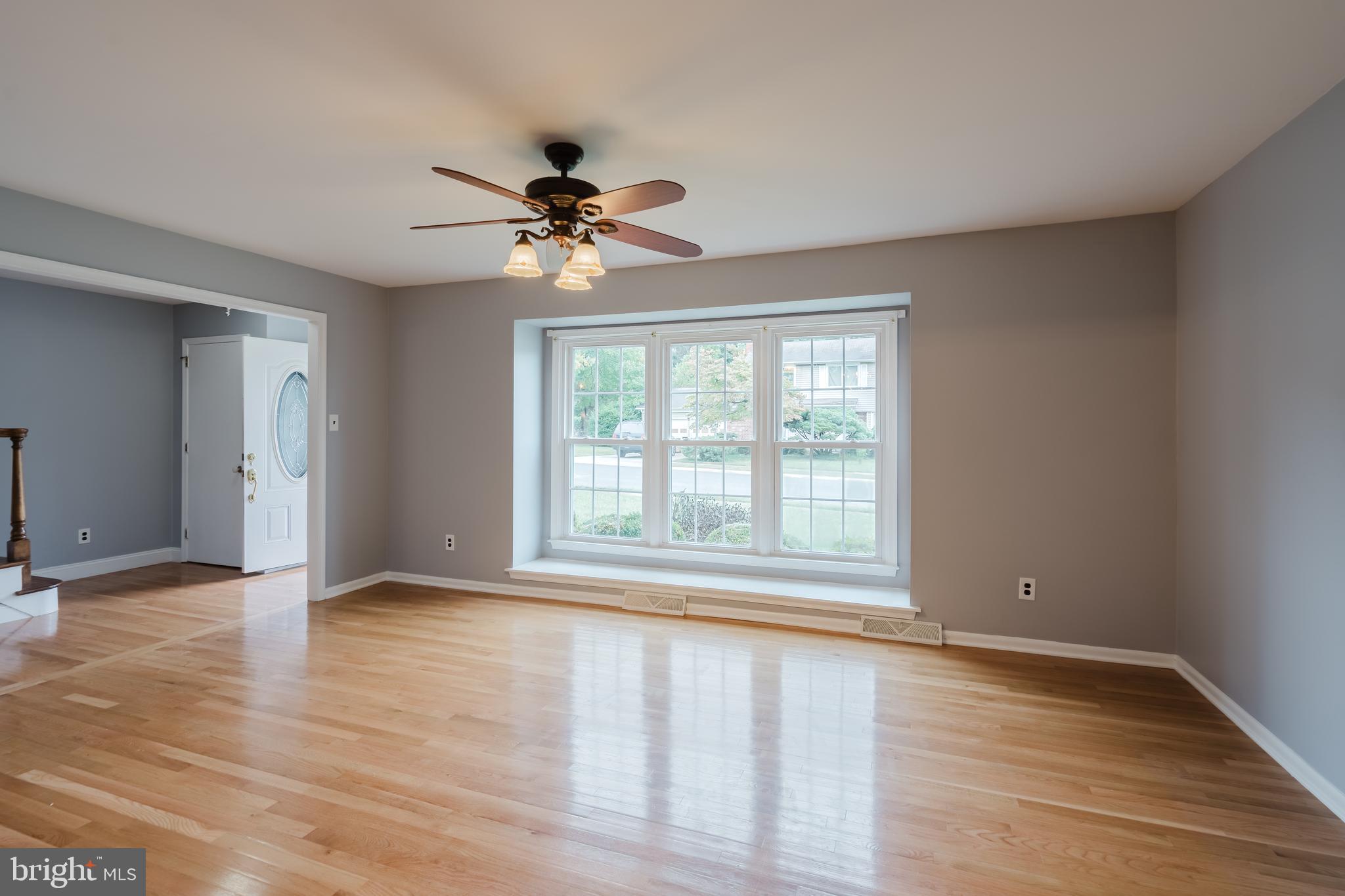 305 Stamford Drive Newark, DE 19711 - Photo 6 of 51 Front living room