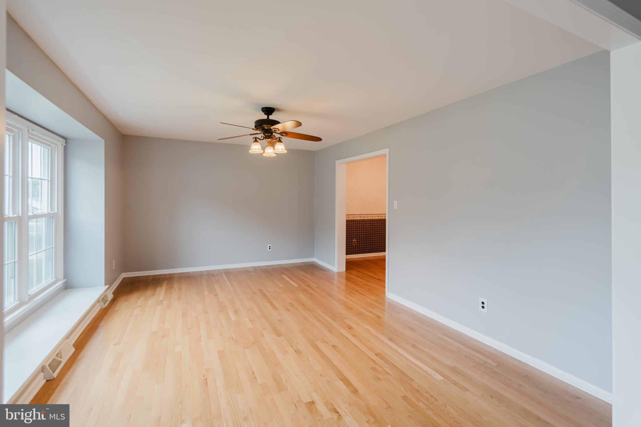 305 Stamford Drive Newark, DE 19711 - Photo 7 of 51 Front living room