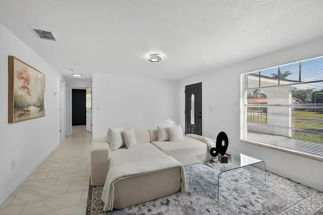 $359,900 | 804 Walnut Drive, Seffner, FL 33584