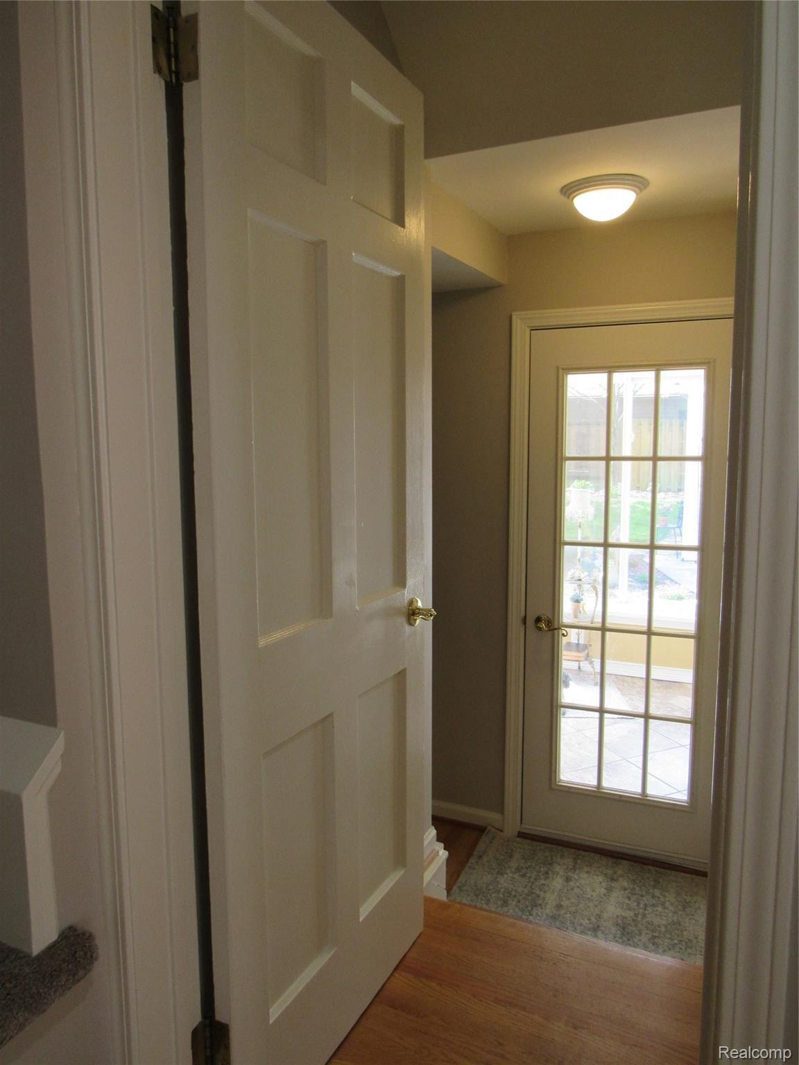 1635 Fairholme Road Grosse Pointe, MI 48236 - Photo 17 of 42 16.JPG