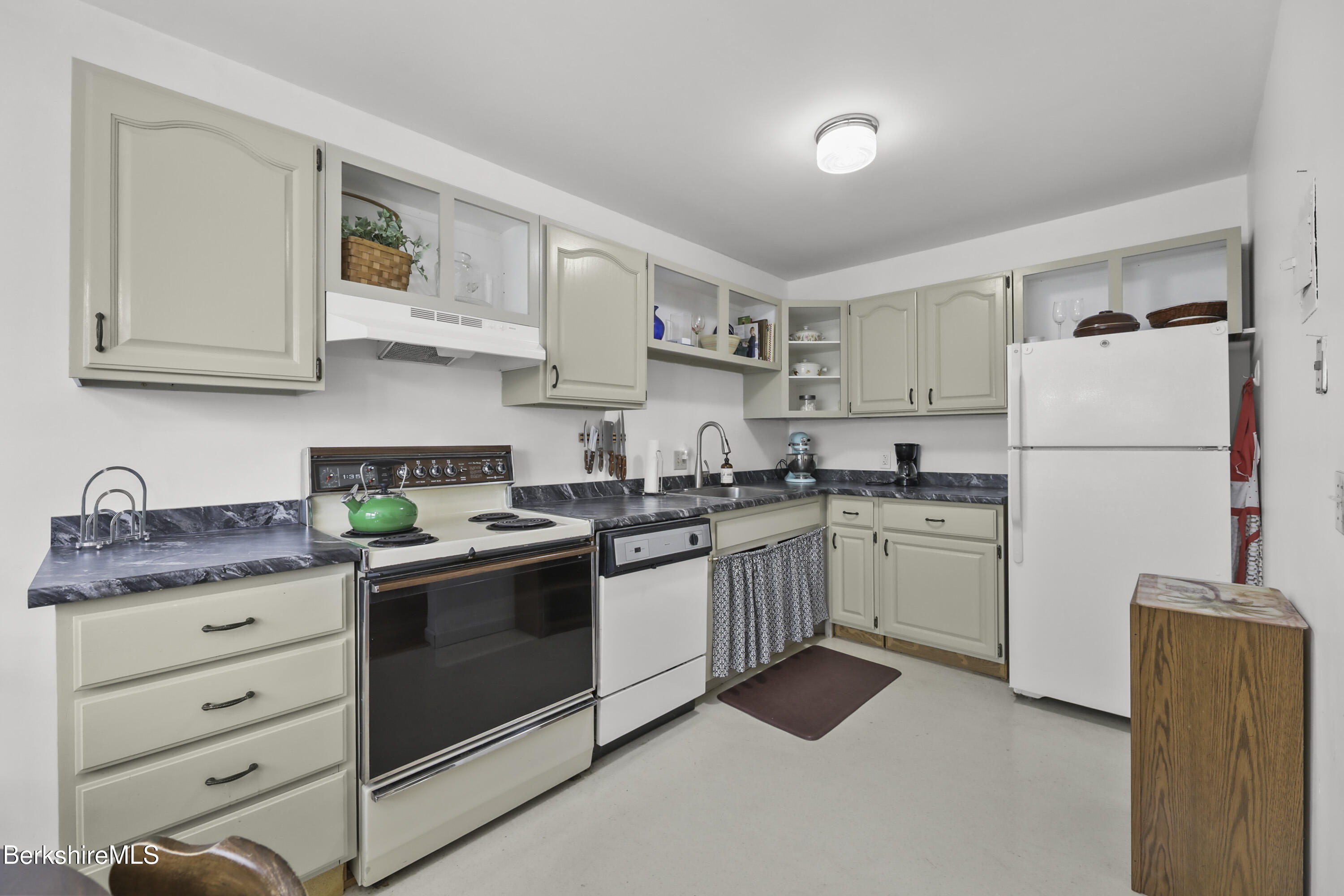 260 Pittsfield Road, Unit B05 Lenox, MA 01240 - Photo 7 of 21 kitchen