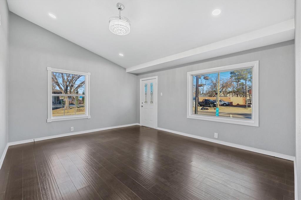 104 East 6th Street Irving, TX 75060 - Photo 5 of 16