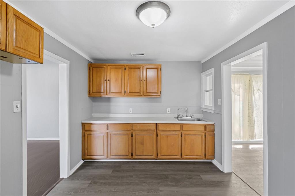 104 East 6th Street Irving, TX 75060 - Photo 6 of 16