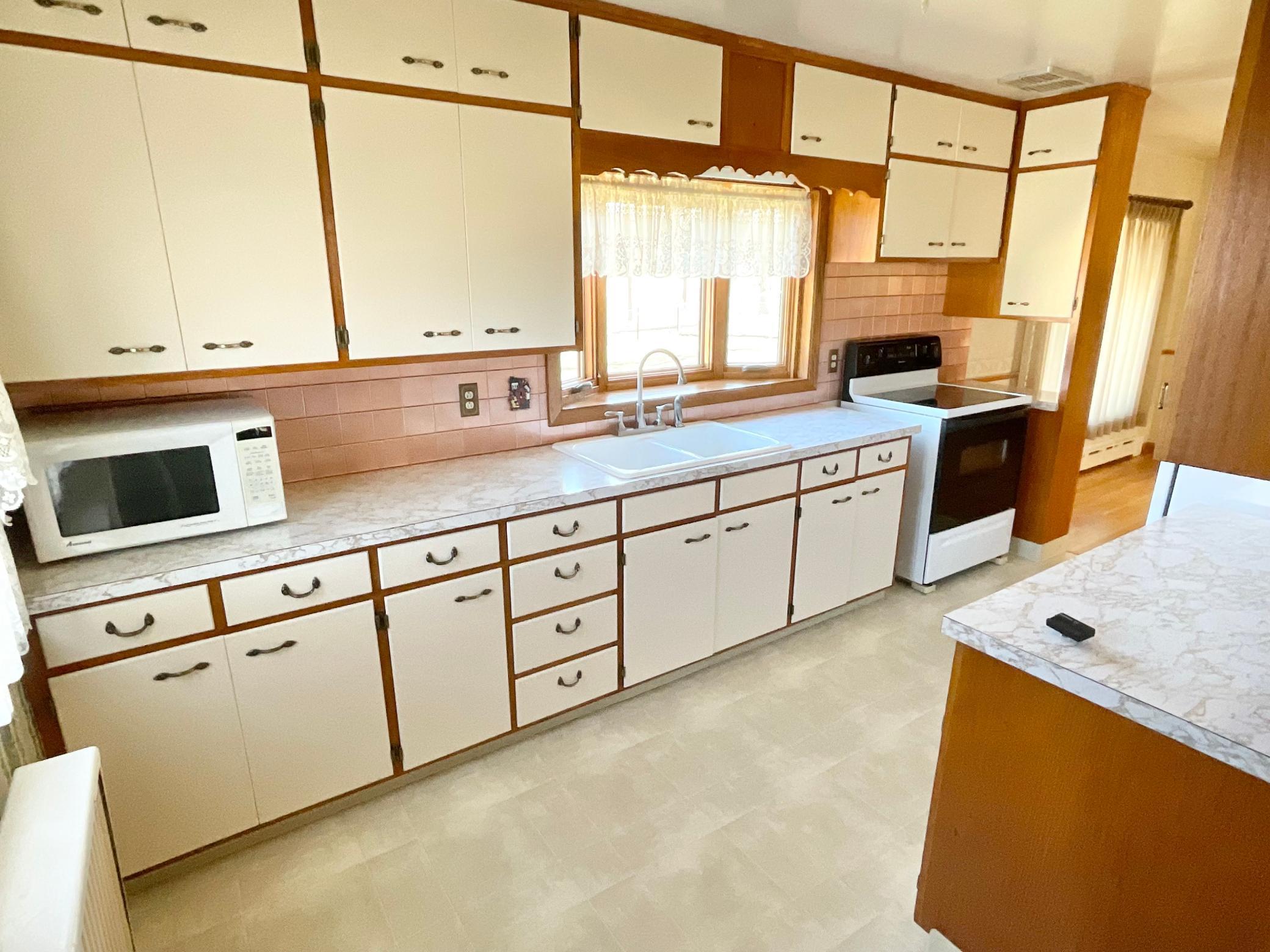 1503 16th Street Southwest Austin, MN 55912 - Photo 9 of 27