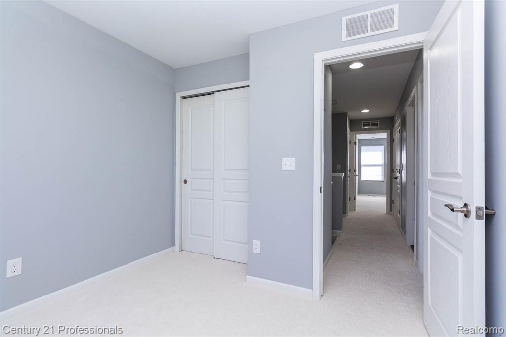951 Barclay Circle, Unit 48 Rochester Hills, MI 48307 - Photo 23 of 31