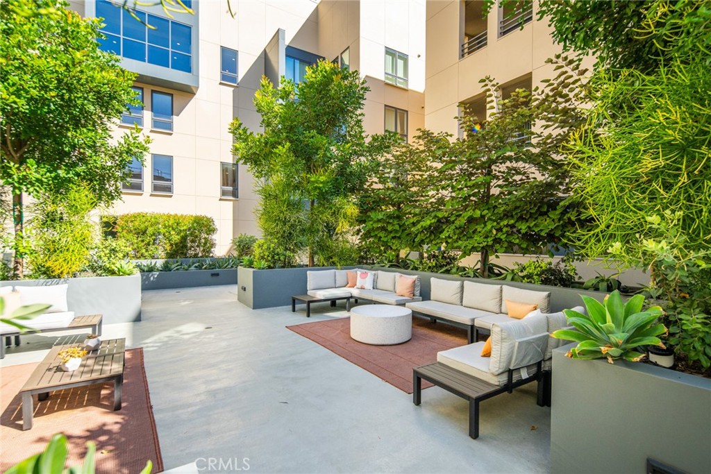 39 South Los Robles Avenue, Unit 6010 Pasadena, CA 91101 - Photo 32 of 38 a view of a patio with table and chairs and potted plants