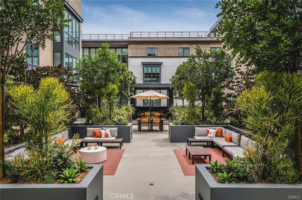 39 South Los Robles Avenue, Unit 6010 Pasadena, CA 91101 - Photo 33 of 38 front view of a house with sitting area