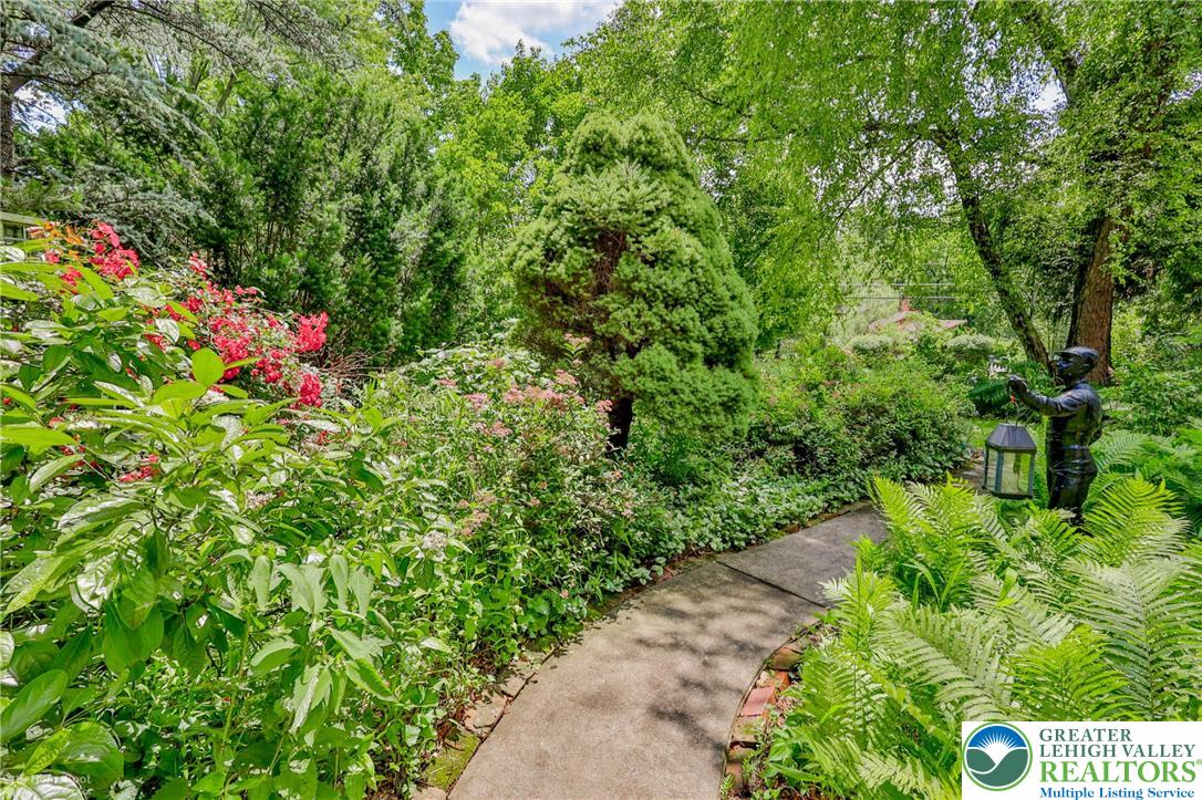 3745 Orefield Road Allentown, PA 18104 - Photo 11 of 76 Walkway to front door