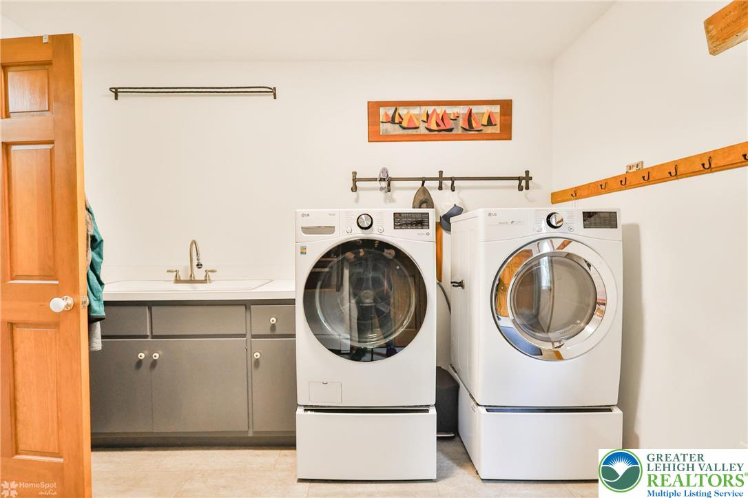 3745 Orefield Road Allentown, PA 18104 - Photo 49 of 76 Laundry/mud room w/sink