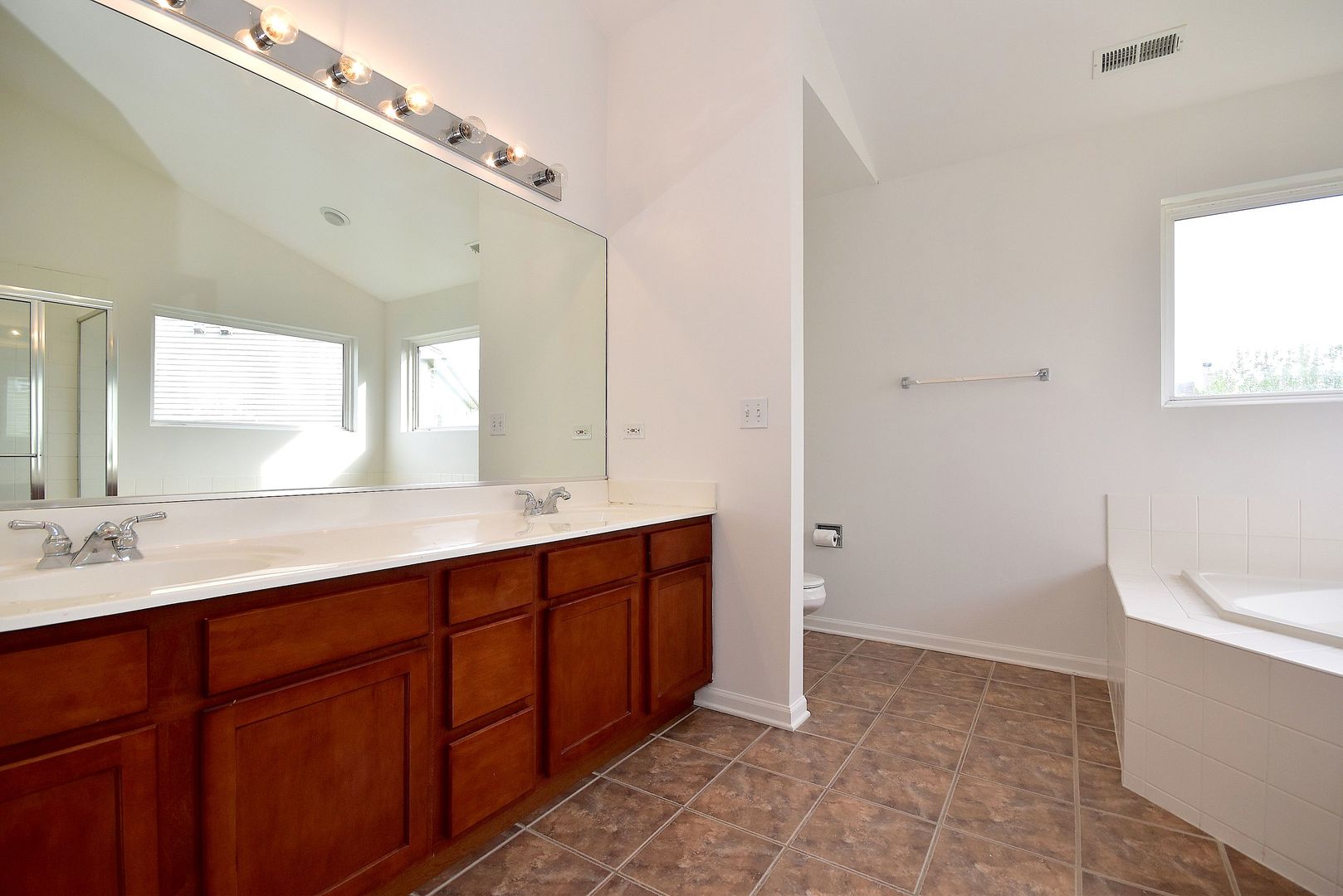 6050 Russell Drive Hoffman Estates, IL 60192 - Photo 20 of 33