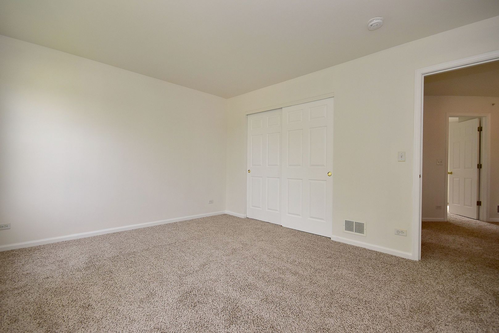 6050 Russell Drive Hoffman Estates, IL 60192 - Photo 23 of 33