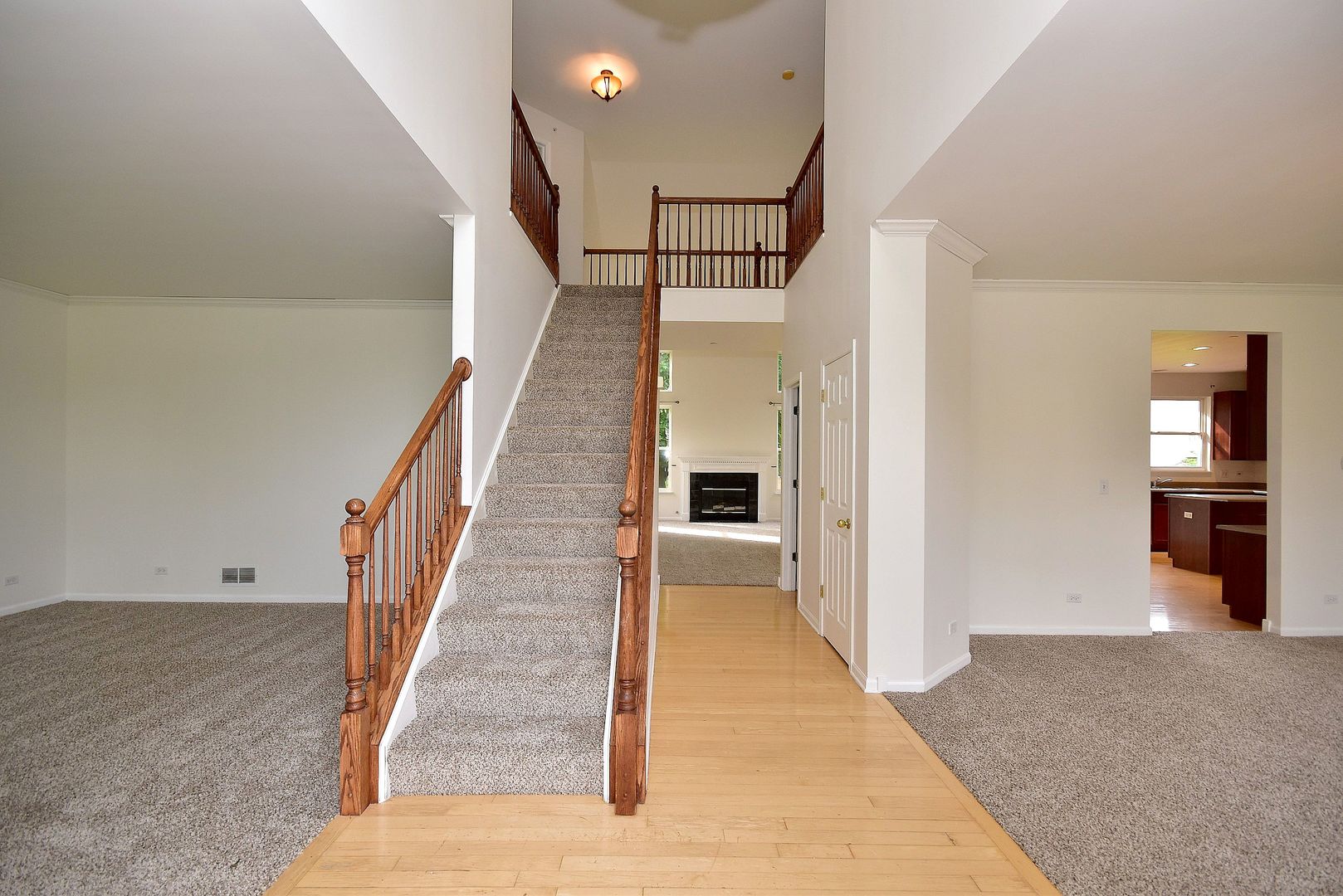 6050 Russell Drive Hoffman Estates, IL 60192 - Photo 3 of 33