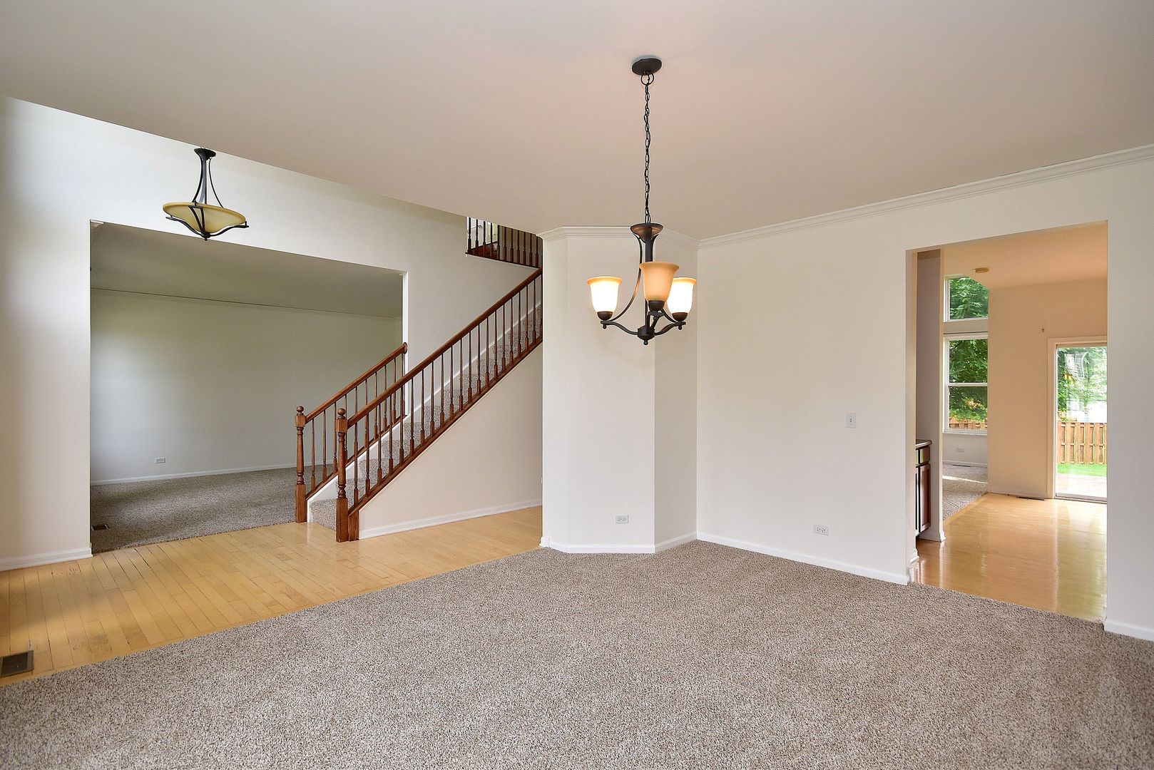 6050 Russell Drive Hoffman Estates, IL 60192 - Photo 5 of 33