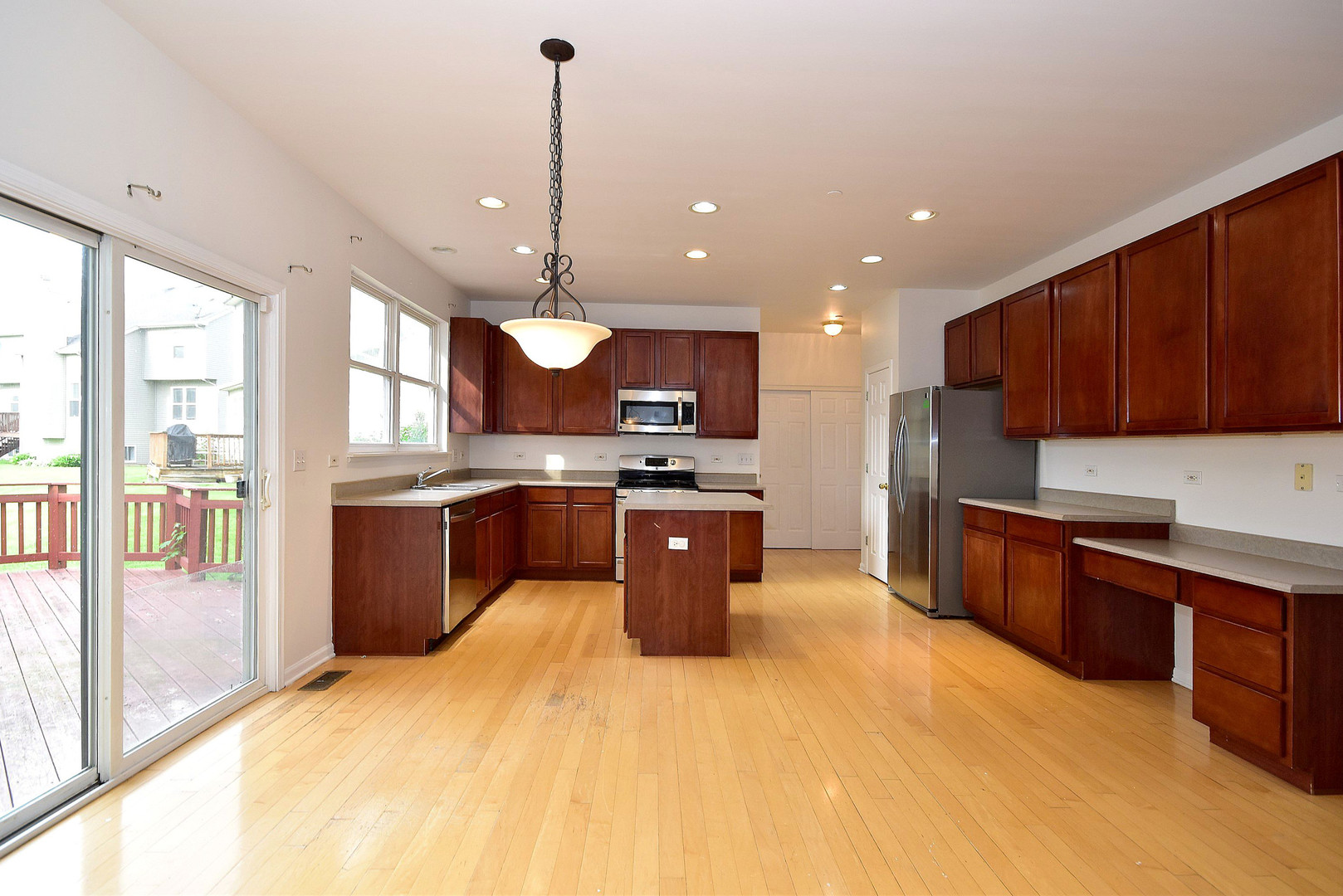 6050 Russell Drive Hoffman Estates, IL 60192 - Photo 6 of 33