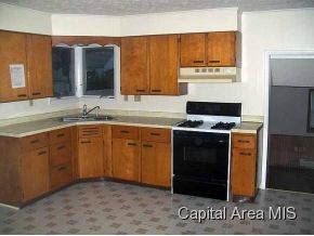 1635 West Adams Street Springfield, IL 62704 - Photo 6 of 10 Gallery Image 6