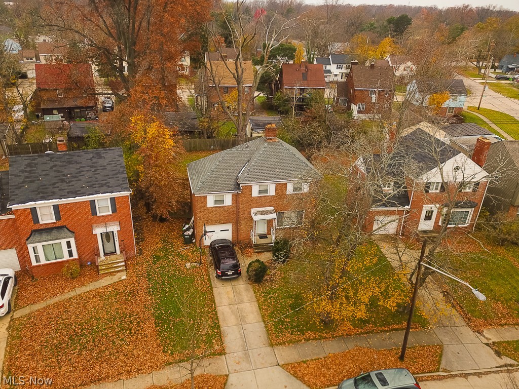 4072 Lambert Road Cleveland, OH 44121 - Photo 4 of 35