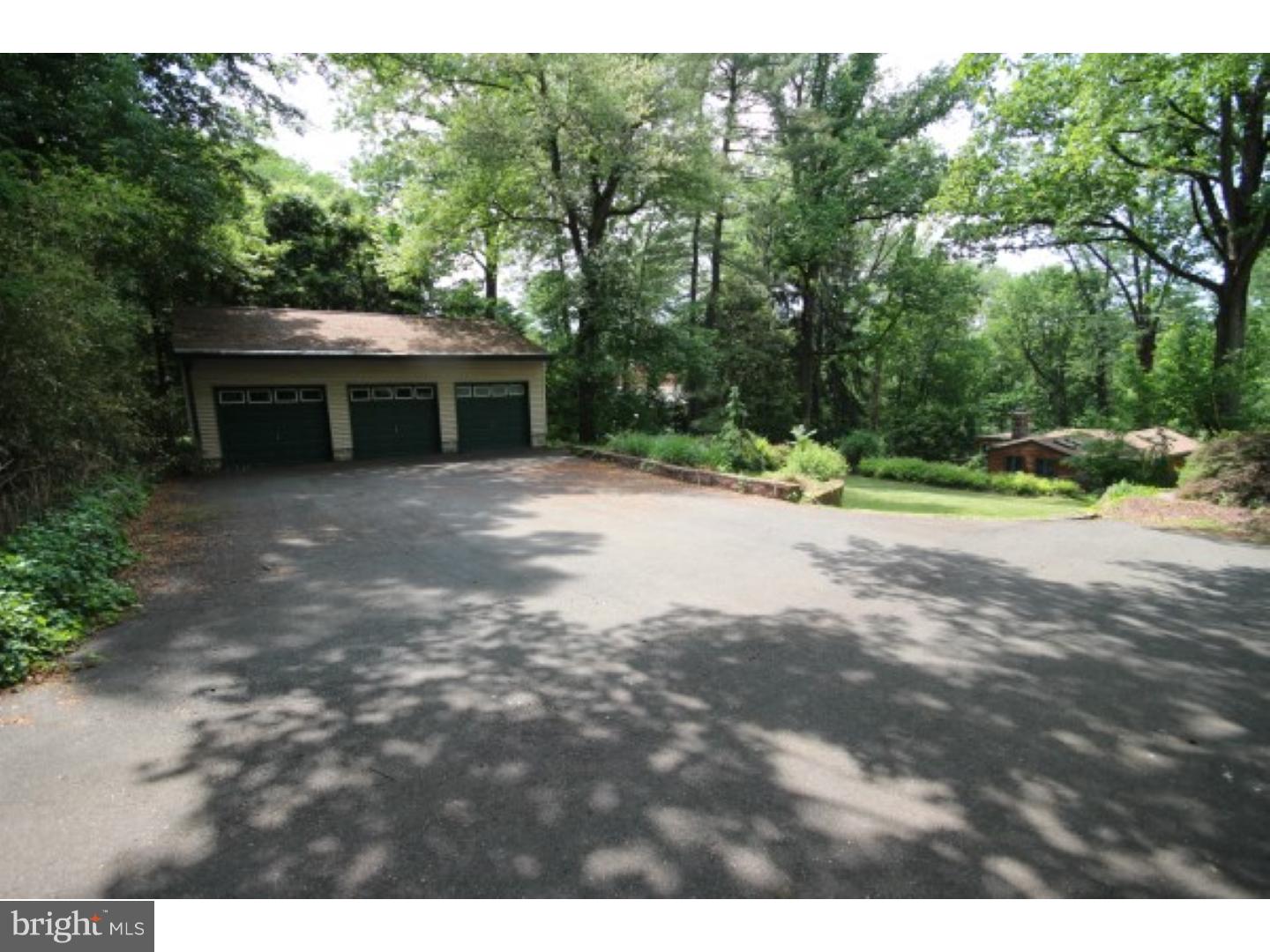 10 Jacobs Creek Road Ewing, NJ 08628 - Photo 22 of 25 Garage