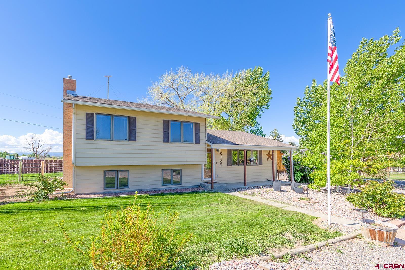 a view of a house with a backyard